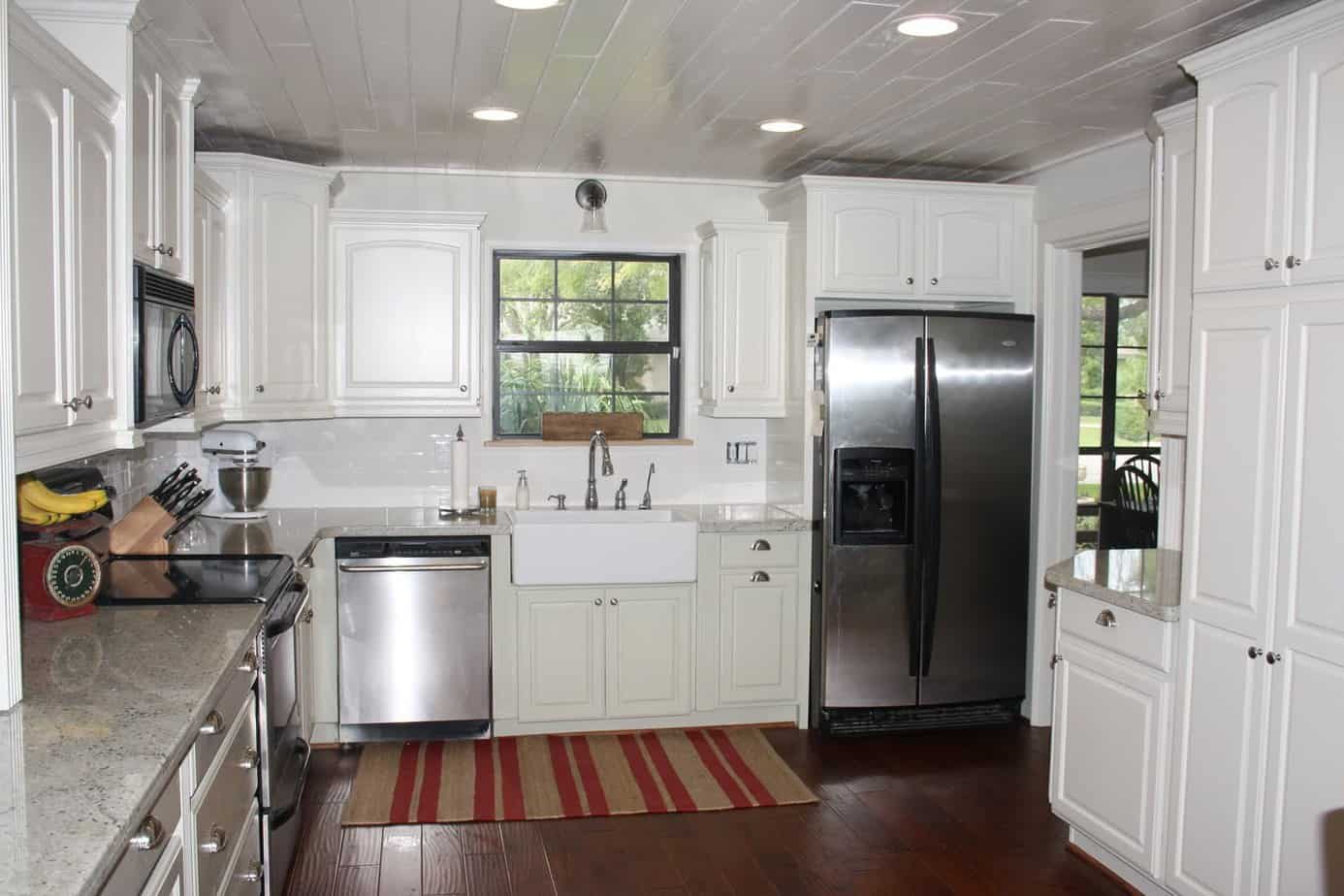 Benjamin Moore Polar Frost on the bottom cabinets