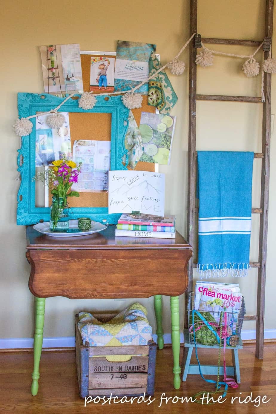 A cute,cheerful table that got a refinished top and freshly painted legs. Great instructions for the makeover including paint and stain colors.