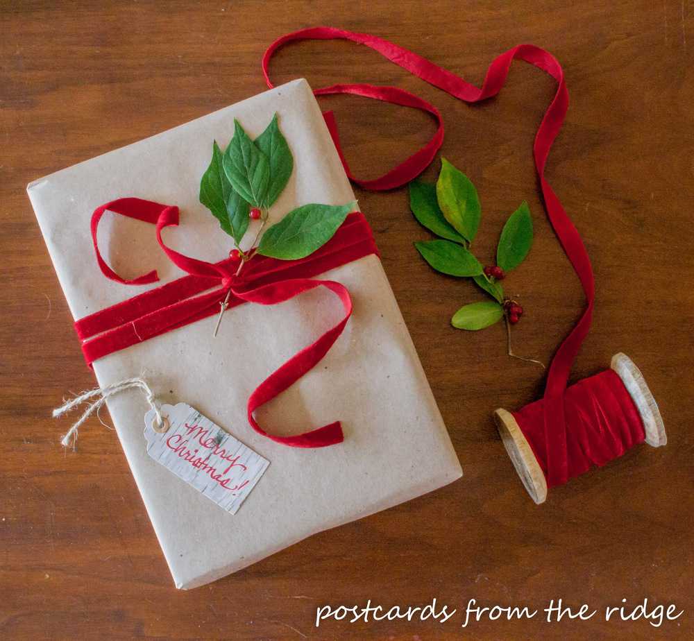 DIY Christmas Wrapping Paper & Christmas Gift Tags - Petticoat Junktion