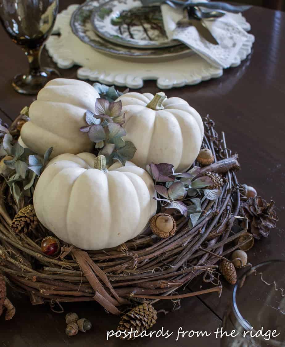Simple Thanksgiving Centerpiece using natural items.