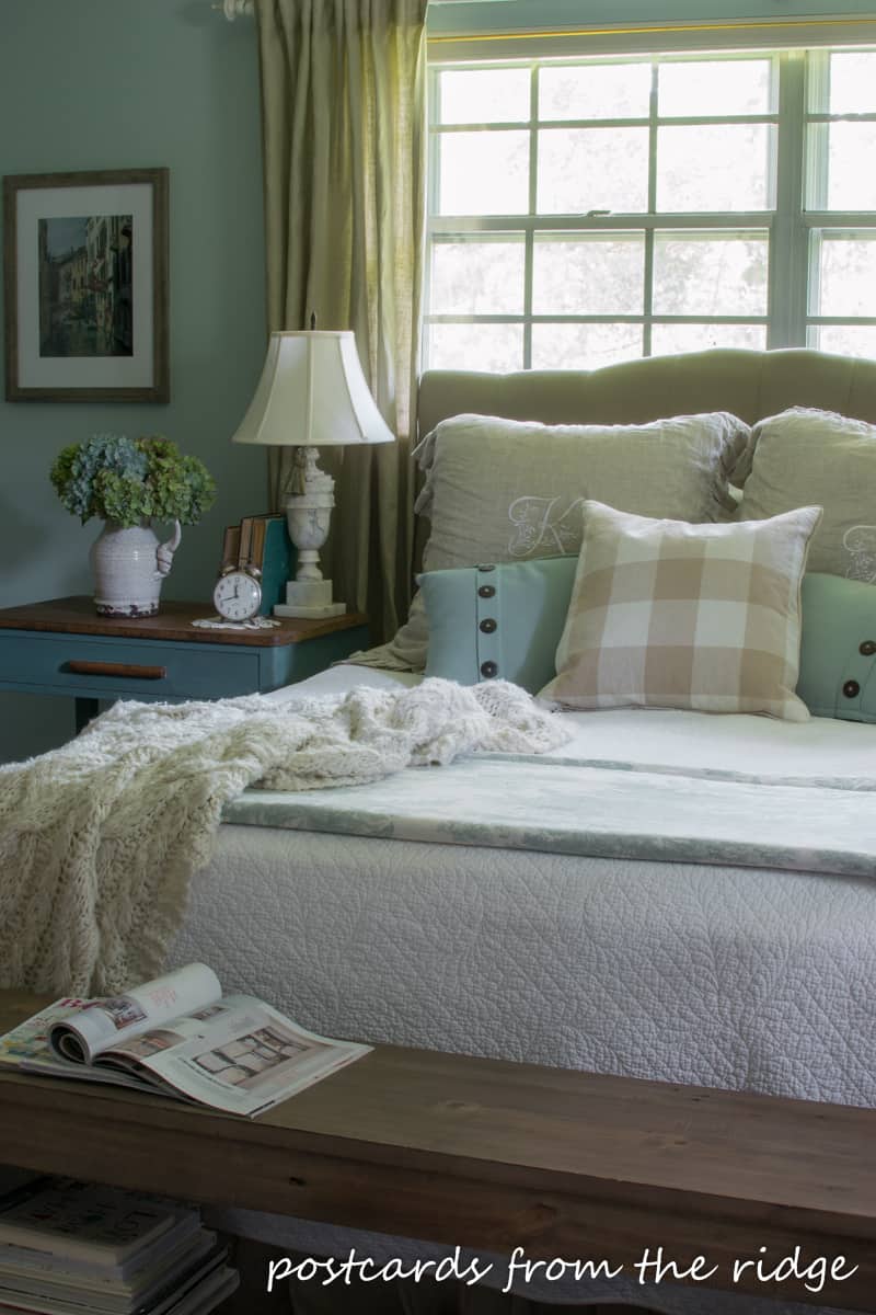 9 simple things you can do to add farmhouse charm to any bedroom. Postcards from the Ridge