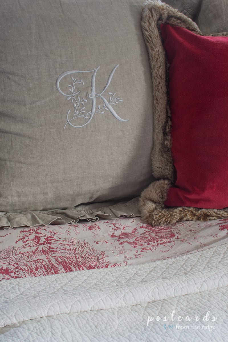 Holiday sheets - love this! Lots of other great Christmas decorating ideas on this site.