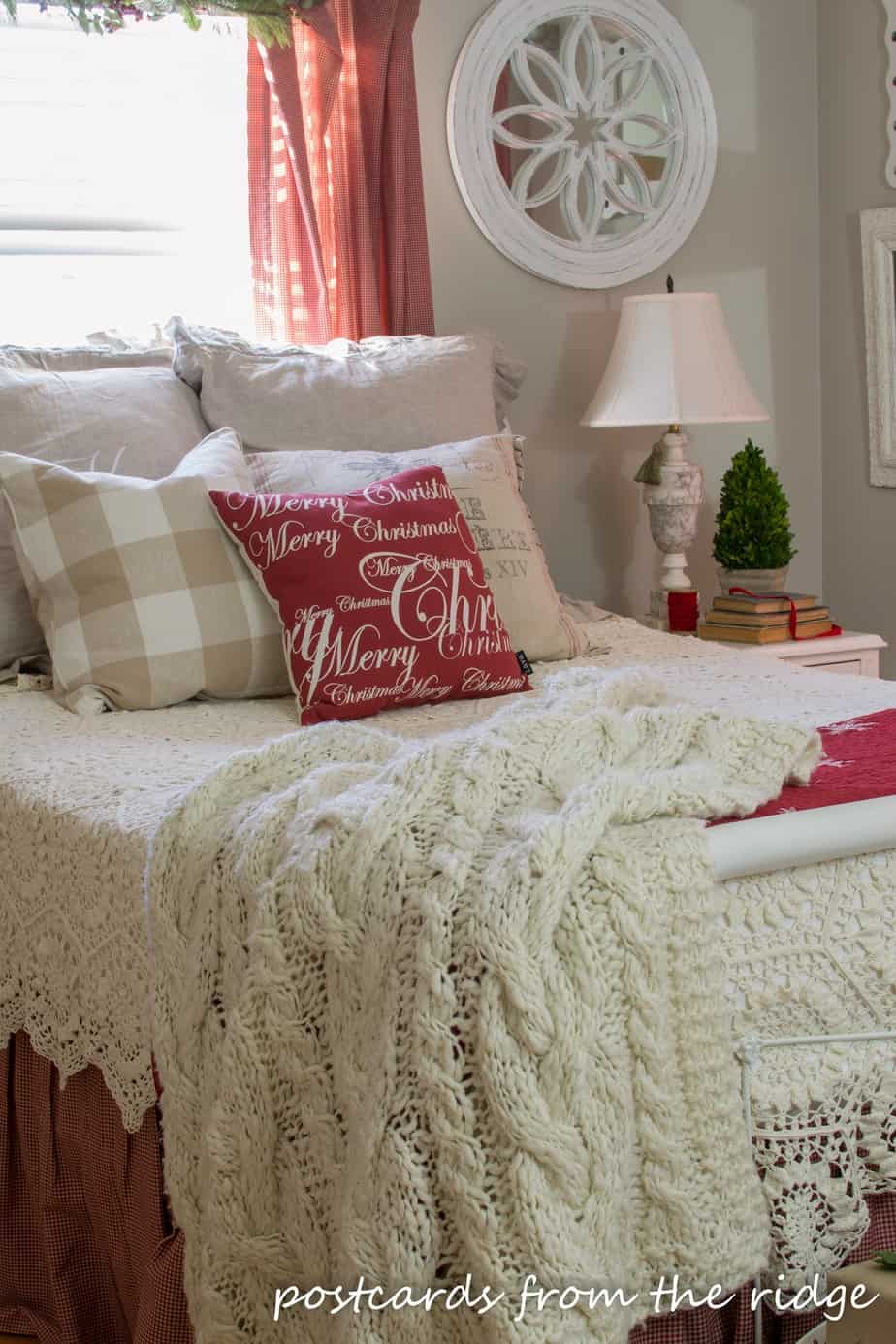 Such a beautiful, cozy Christmas bedroom. Lots of other great Christmas decorating ideas on this site.