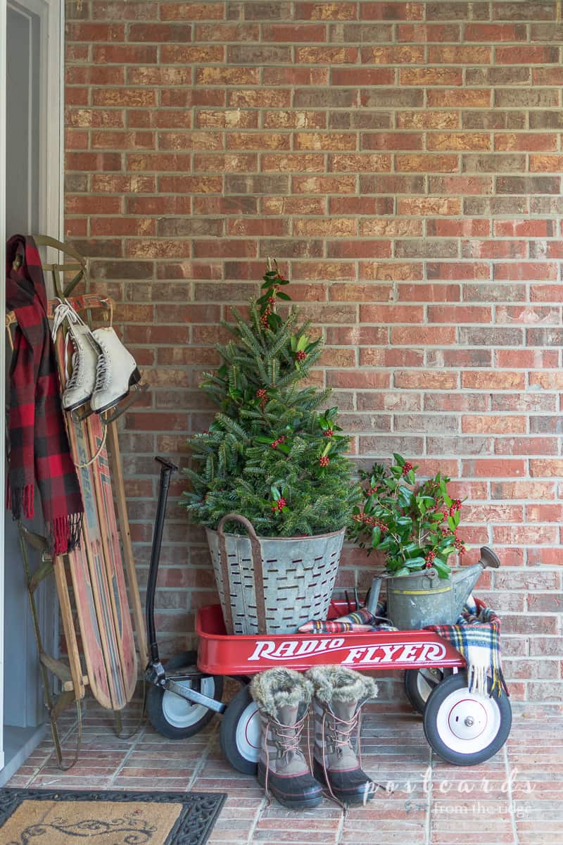 LOVE this cozy Christmas front porch! Lots of other great ideas on this site.