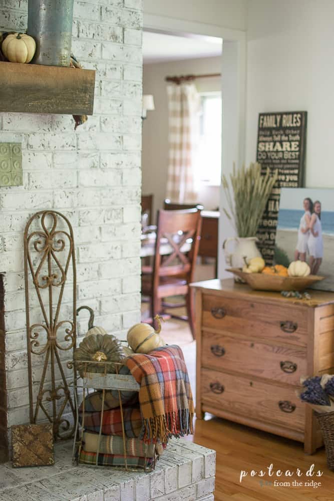 Lots of charming ideas for French country farmhouse fall decor.