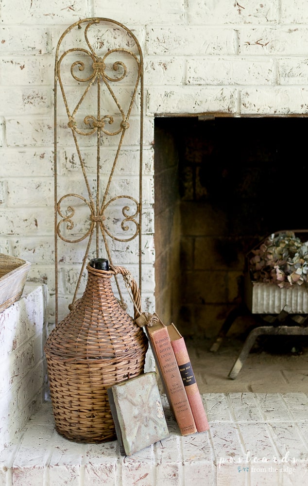 Charming ways to add farmhouse style to your fall fireplace and mantel.