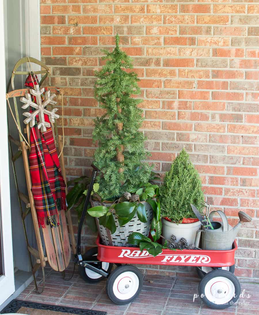 Vintage and Natural Christmas Front Porch Ideas