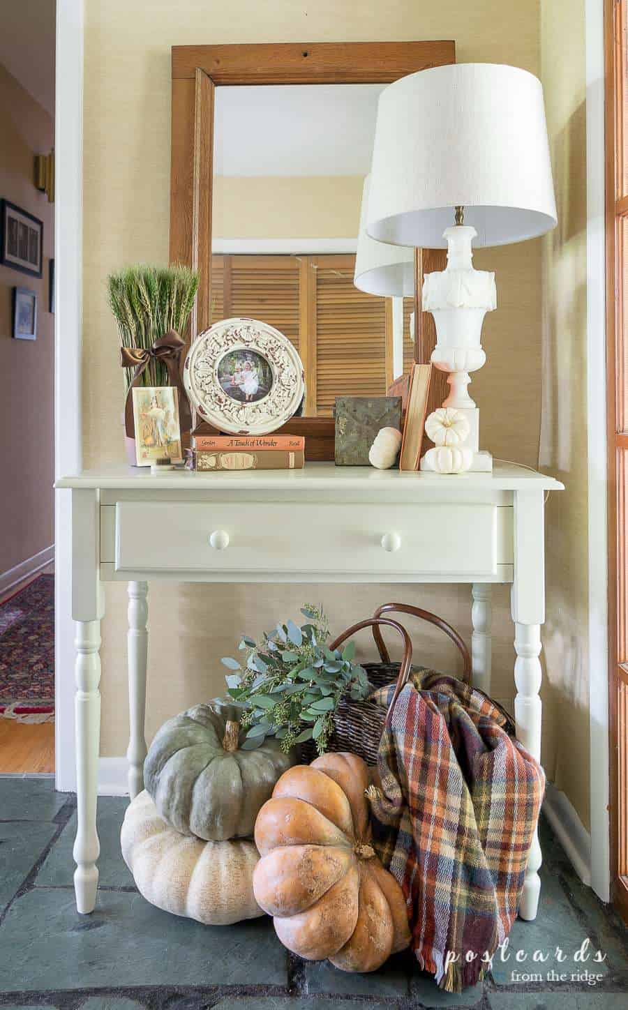 13 Ideas for Organizing and Decorating Small Entryways