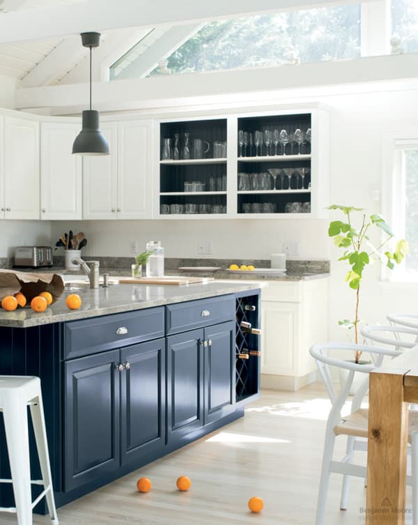 traditional kitchen with benjamin moore white heron cabinets and oxford gray island