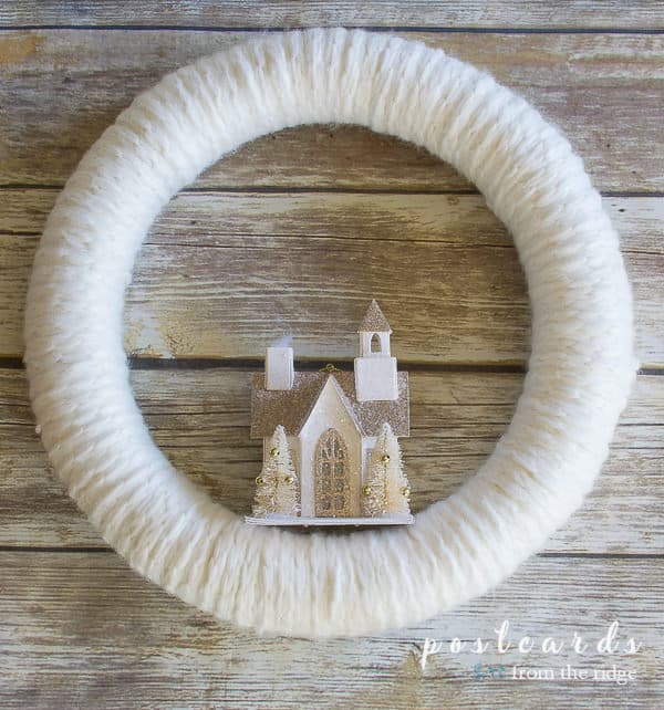 white chunky knit sweater wreath with little glitter house