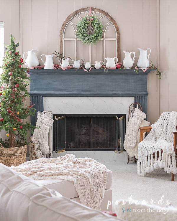 Cozy Vintage Christmas Decor in the Family Room and Entry ...