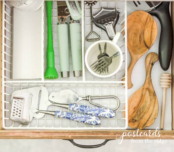 kitchen drawer with gadgets in wire tray on Duck Brand Smooth Top EasyLiner