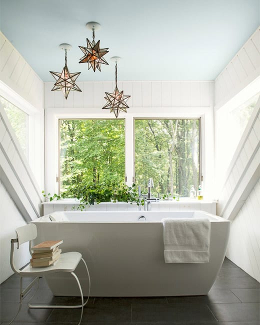benjamin moore decorators' white bathroom