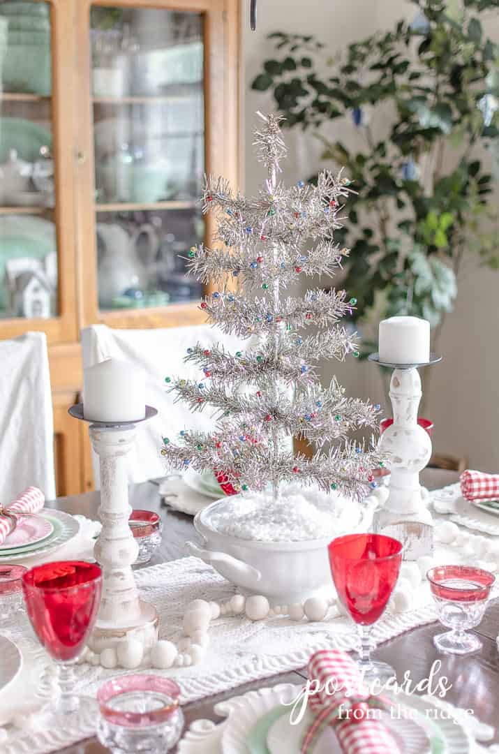 Three Themes to Spice Up Your New Year's Eve  Silver christmas decorations,  White christmas decor, Christmas table settings