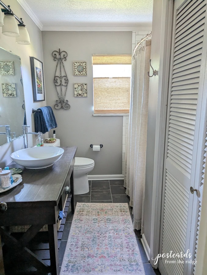 bathroom with neutral walls and floor
